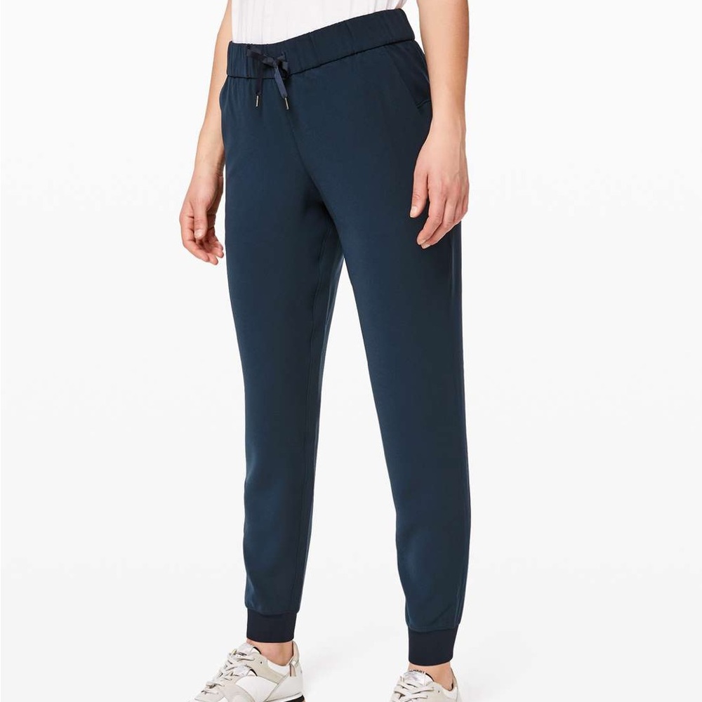 Lululemon On the Fly Mid-Rise Jogger- Woven